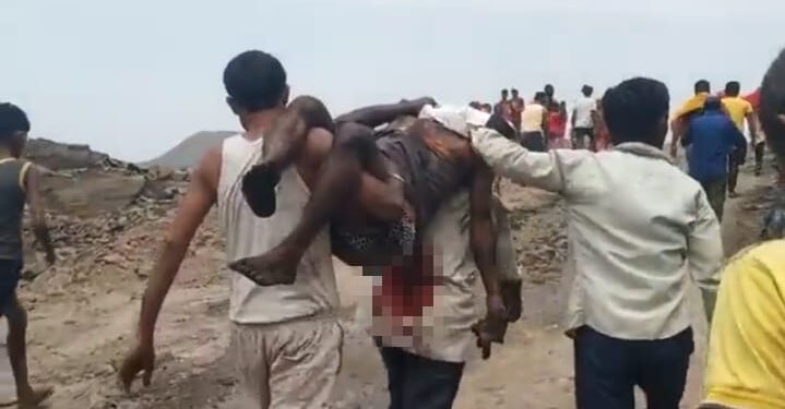 ঝাড়খণ্ডের ধানবাদে অবৈধ কয়লা খনিতে ধস নেমে ৩ জনের মৃত্যু, আটকে অনেকে