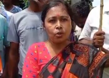 মুখ্যমন্ত্রীর কাছে প্রশংসিত হয়েও পঞ্চায়েত নির্বাচনে ব্রাত্য পেশায় পরিচারিকা প্রধান ঝর্ণা রায়