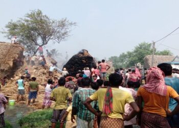 কাটোয়ায় ভয়াবহ অগ্নিকাণ্ডে ভস্মীভূত ৩ টি খড়ের পালুই