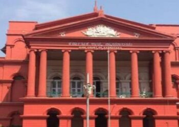 অবৈধ সম্পর্ক ধরে ফেলায় স্বামীর বিরুদ্ধে ধর্ষণের অভিযোগে মামলা করলেন স্ত্রী