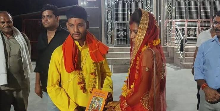 মায়ের জন্য ধর্ম পরিবর্তন করেছিল বাবা, প্রেমিকার জন্য ধর্ম পরিবর্তন করল ছেলে