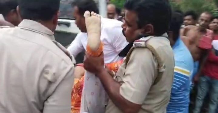 মন্তেশ্বরে বেপরোয়া লরির ধাক্কা বাইকে, মৃত দিদি,জখম ভাই