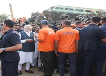 বালাসোরে দূর্ঘটনাস্থল পরিদর্শন করলেন প্রধানমন্ত্রী নরেন্দ্র মোদী