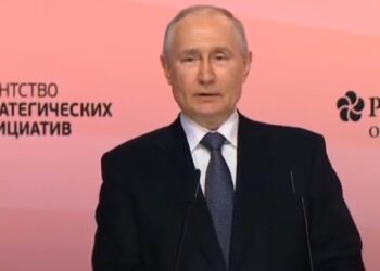 ‘রাশিয়ার মহান বন্ধু’ নরেন্দ্র মোদীর ‘মেক ইন ইন্ডিয়া’র অনুকরণে ‘আত্মনির্ভর রাশিয়া’র ডাক দিলেন পুতিন