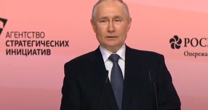 ‘রাশিয়ার মহান বন্ধু’ নরেন্দ্র মোদীর ‘মেক ইন ইন্ডিয়া’র অনুকরণে ‘আত্মনির্ভর রাশিয়া’র ডাক দিলেন পুতিন