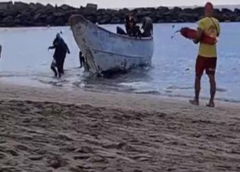 স্পেনের ক্যানারি দ্বীপপুঞ্জে আটলান্টিক মহাসাগরে নৌকা ডুবির ঘটনায় অন্তত ৩০ জনের মৃত্যু