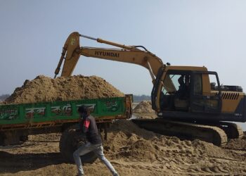 শক্তিগড়ে বালির অবৈধ কারবার বন্ধ করতে গিয়ে আক্রান্ত ভুমি দফতরেরআধিকারিক ও পুলিশ