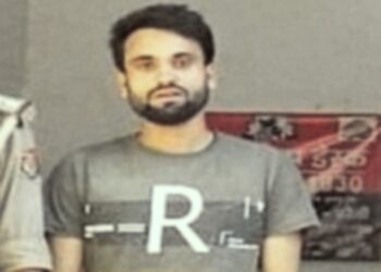 হাতে লাল তাগা, গলায় রুদ্রাক্ষের মালা পরে ধর্মপরিচয় গোপন রেখে হিন্দু ছাত্রীকে প্রেমের ফাঁদে ফেলার অভিযোগ