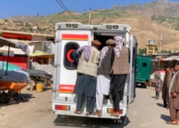 পরপর দুই আত্মঘাতী বিস্ফোরণের পর মসজিদে যাওয়া বন্ধ করে দিয়েছে আফগানিস্তানের ফৈজাবাদের বাসিন্দারা