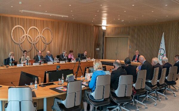 মহিলাদের খেলাধুলায় অংশগ্রহণের অনুমতি দেওয়ার জন্য তালিবানকে বললো আন্তর্জাতিক অলিম্পিক কমিটি