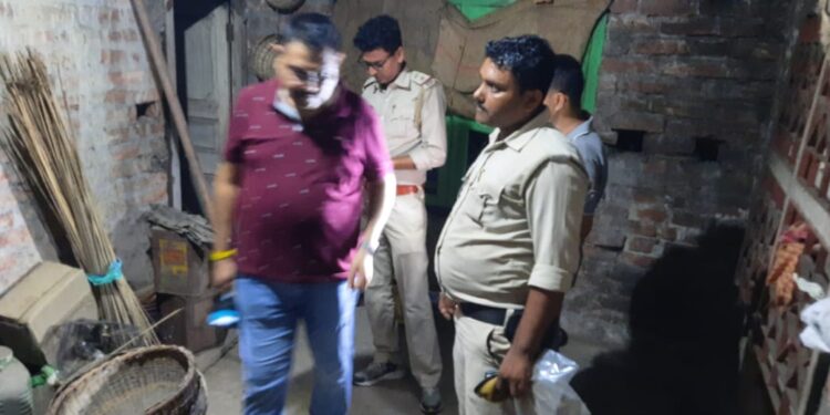 কাটোয়ায় সিপিএম কর্মীর বাড়িতে বোমা বিস্ফোরণ, আহত কলেজ পড়ুয়া