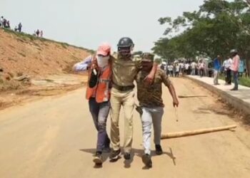 বড়শুলে মনোনয়ন জমা দেওয়া ঘিরে সিপিএম তৃণমূল সংঘর্ষ, মাঝে পড়ে জখম ৩ পুলিশকর্মী
