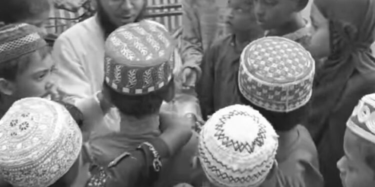 মোবাইল চোর সন্দেহে ১০ ছাত্রীকে মলমূত্র খাওয়ালো বাংলাদেশের মাদ্রাসার শিক্ষিক ও তার পরিবার