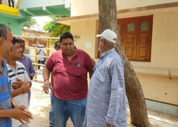 ভাতারে বিজেপি নেতাকে আশ্বস্ত করলেন তৃণমূল বিধায়ক