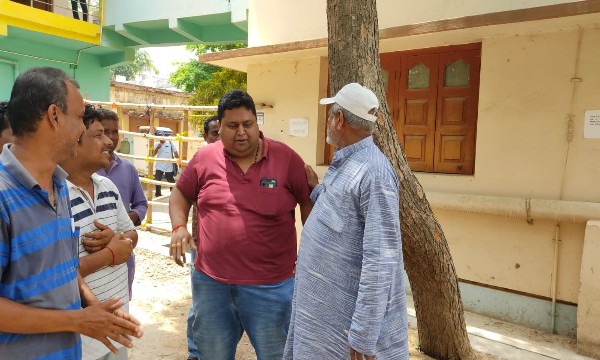 ভাতারে বিজেপি নেতাকে আশ্বস্ত করলেন তৃণমূল বিধায়ক