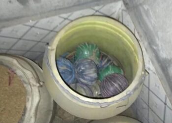 মঙ্গলকোটের ফ্লাড শেল্টার থেকে উদ্ধার দু’ড্রাম ভর্তি বোমা