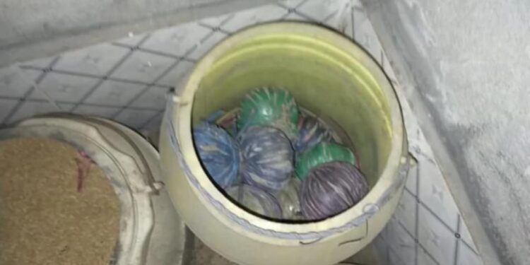 মঙ্গলকোটের ফ্লাড শেল্টার থেকে উদ্ধার দু’ড্রাম ভর্তি বোমা