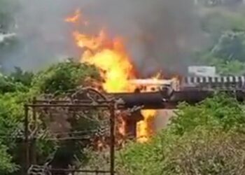 মহারাষ্ট্রে রাসায়নিক বোঝাই ট্যাঙ্কারে আগুন লেগে জীবন্ত দগ্ধ হয়ে ৪ জনের মৃত্যু