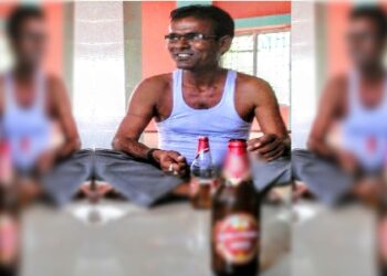 দলীয় কার্যালয়ে বসে তৃণমূল নেতার মদ্যপানের ছবি ভাইরাল ঘিরে তোলপাড় মঙ্গলকোট