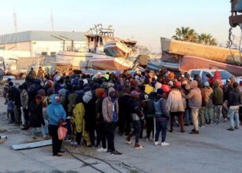 আফ্রিকান অভিবাসীদের নির্জন মরুভূমি এলাকায় সরিয়ে দিচ্ছে তিউনিসিয়া