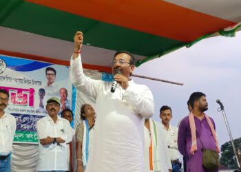 রাজ্যপালকে ‘বিজেপির নেতা’ বলে মন্তব্য করলেন বিদ্যুৎমন্ত্রী অরূপ বিশ্বাস