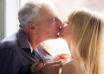 স্ত্রীর গর্ভে বাবার ঔরসজাত যমজ সন্তান, হতাশায় বাড়ি ছাড়লেন স্বামী