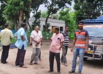 ভাতারে বৃদ্ধ টোটোচালকের ঝুলন্ত দেহ উদ্ধার ঘিরে চাঞ্চল্য