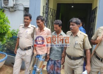 ব্যাঙ্ক ম্যানেজারকে অপহরণ করে মুক্তিপণ আদায়ের ঘটনায় ২ দুষ্কৃতীকে গ্রেফতার করল ভাতার থানার পুলিশ, উদ্ধার টাকা