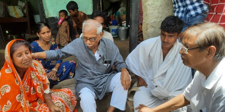 কেতুগ্রামে পঞ্চায়েত ভোটের দিন সংঘর্ষে মৃত প্রৌঢ়ের বাড়িতে সিপিএমের প্রতিনিধিদল