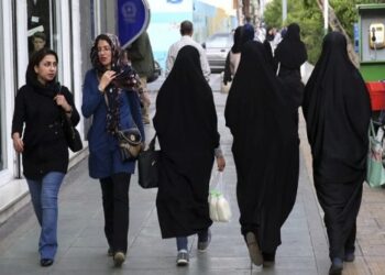 হিজাব নিয়ে ফের কড়াকড়ি ইরানে, বিনা হিজাবী মহিলাদের করা হবে গ্রেফতার