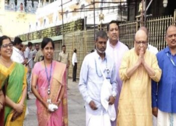 চন্দ্রযান-৩ সাফল্য কামনায় তিরুপতি মন্দিরে পূজো দিলেন ইসরোর বিজ্ঞানীরা