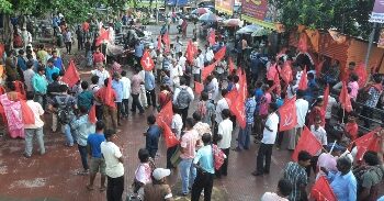 সিপিএম সমর্থক তিন হকারের কাজ বন্ধের অভিযোগ শাসকদলের বিরুদ্ধে, কাটোয়ায় ডেপুটেশন সিটুর