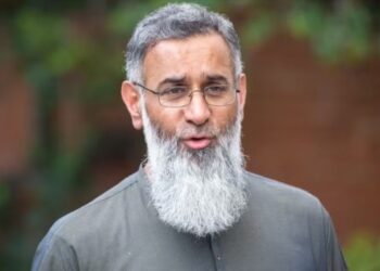 নিষিদ্ধ সন্ত্রাসী সংগঠনে যুক্ত থাকায় ইসলামি প্রচারকসহ ২ জনকে গ্রেফতার করেছে স্কটল্যান্ড ইয়ার্ড