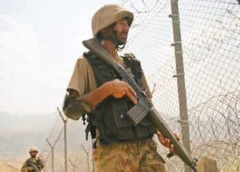 আফগানিস্তানে ঢুকে হামলা চালানোর হুমকি দিল পাকিস্তান সেনা