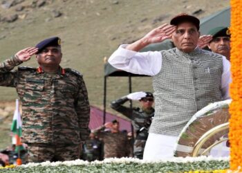 প্রতিরক্ষা মন্ত্রী রাজনাথ সিংয়ের মন্তব্যকে ‘যুদ্ধ-উস্কানিমূলক’ বলে অবিহিত করল পাকিস্তান