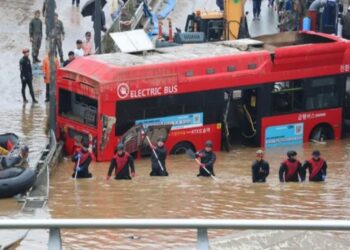 দক্ষিণ কোরিয়ায় ভারী বর্ষণে মৃত ৪০, গৃহহীন ১০,০০০ মানুষ