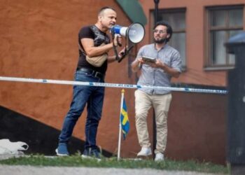 সুইডেনে ফের কোরানের কপি আগুনে পোড়ালো দুই ব্যক্তি