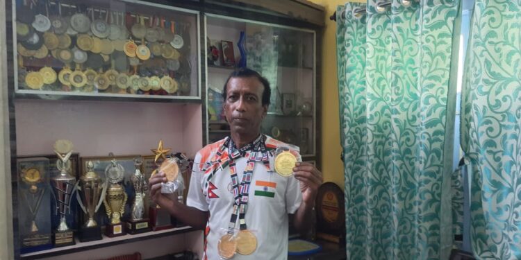 নেপালে আন্তর্জাতিক দৌড় প্রতিযোগিতায় ৪ স্বর্ণপদক জিতলেন কাটোয়ার অজয় মণ্ডল