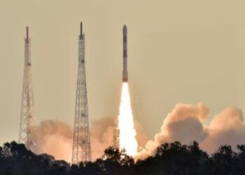 সিঙ্গাপুরের ৭ টি স্যাটেলাইট মহাকাশে স্যাটেলাইট পাঠাল ইসরো