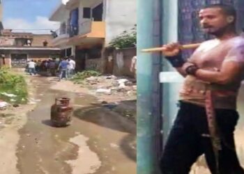 ‘আল্লাহু আকবর’ স্লোগান দিয়ে নিজের মা ও বোনকে কুড়াল দিয়ে নৃশংসসভাবে কুপিয়ে মারল আরিফ