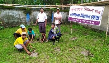 বিজ্ঞান মঞ্চের উদ্যোগে বৃক্ষরোপণ কর্মসূচি পালিত হলো গুসকরায়