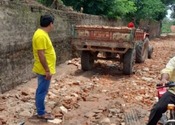 কাউন্সিলরের উদ্যোগে রাস্তা মেরামত হল গুসকরায়