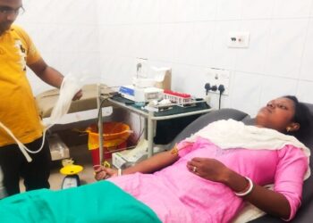 স্বেচ্ছাসেবী সংস্থার কর্মকর্তার জন্মদিন উপলক্ষে রক্তদান শিবির দূর্গাপুরে