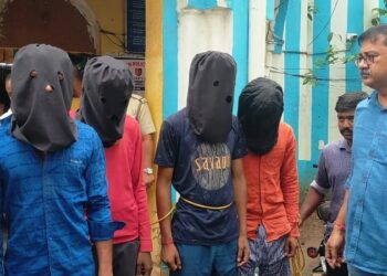 মহিলা সেজে জাতীয় সড়কে ছিনতাইয়ের উদ্দেশ্যে জড়ো হওয়া ৪ দুষ্কৃতী গ্রেপ্তার বর্ধমানে