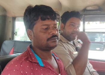 নিজের মা’কে নির্মমভাবে পিটিয়ে খুনের অভিযুক্ত ছেলেকে গ্রেফতার করল ভাতার থানার পুলিশ