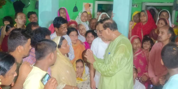 আউশগ্রামে দলীয় কর্মী খুনের ঘটনায় মূল অভিযুক্তকে গ্রেফতার না হলে আদালতে যাওয়ার হুঁশিয়ারি দিলেন মহম্মদ সেলিম