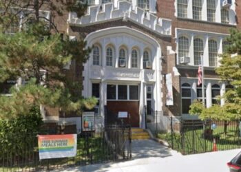 নিউইয়র্কে ১৫ বছরের কিশোরীকে ধর্ষণের অভিযোগে গ্রেফতার স্কুল শিক্ষক জামাল রাসেল