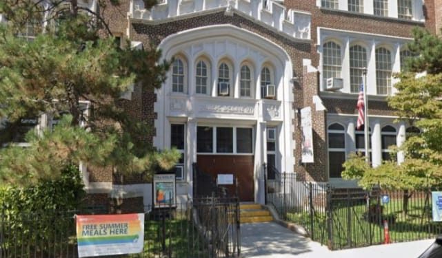 নিউইয়র্কে ১৫ বছরের কিশোরীকে ধর্ষণের অভিযোগে গ্রেফতার স্কুল শিক্ষক জামাল রাসেল