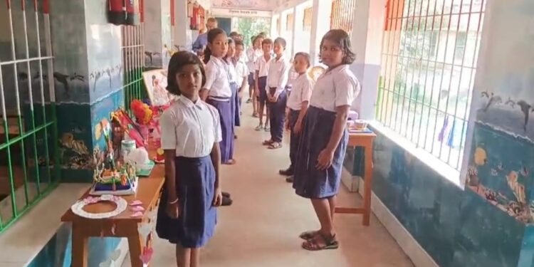 ফলতা অবৈতনিক প্রাথমিক বিদ্যালয়ের শিক্ষার্থীদের হাতের কাজের প্রদর্শনী