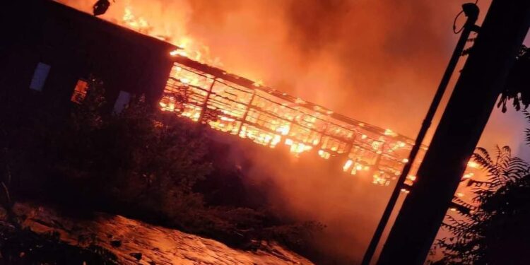 দুই ইসলামি গোষ্ঠীর তুমুল সংঘর্ষ : নাগরিকদের লেবানন ছাড়তে বলল বাহরাইন,সৌদি ও কুয়েত